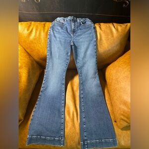 Never been worn Good American mid rise flare ultra stretch jeans size 6/28